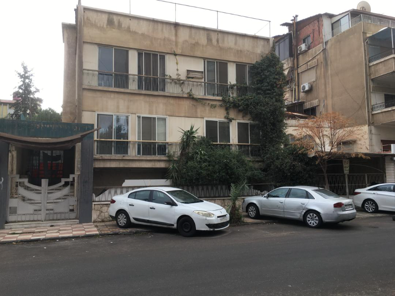 للبيع بناء كامل في المزة فيلات شرقية بسعر مغري