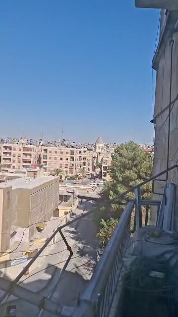 للبيع بيت بالشيخ طه ٤ و صالون بإطلالة على النهر