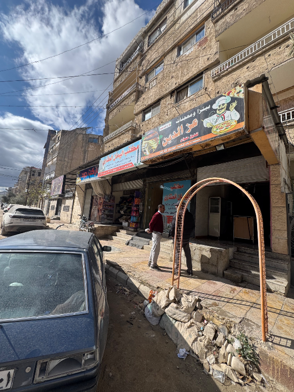 محل تجاري فطائر مجهز كامل جاهز للعمل بسعر مغري وعلى شارع رئيسي