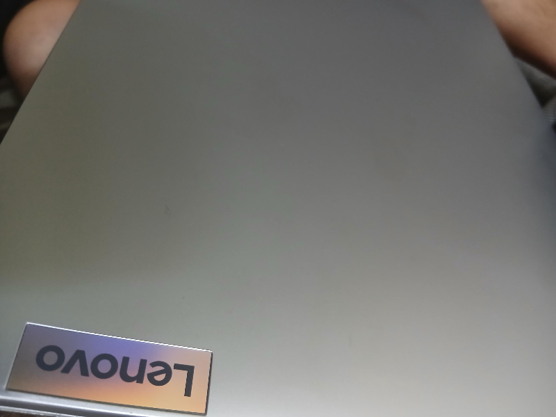 للبيع لابتوب Lenovo مستعمل اخو النظيف مكفول مو مستخدم كتير