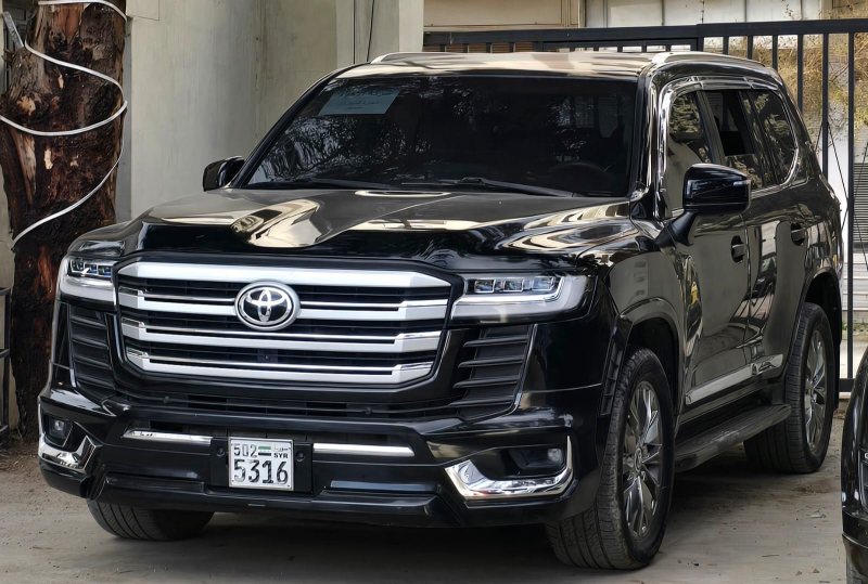 تويوتا لاند كروزر 2025 للإيجار في دمشق - SUV أسود