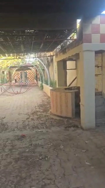 للبيع ٤ فلل ضمن مجمع ١ معا رسبشن معا بيت ناطور +بار لسيارة خاص