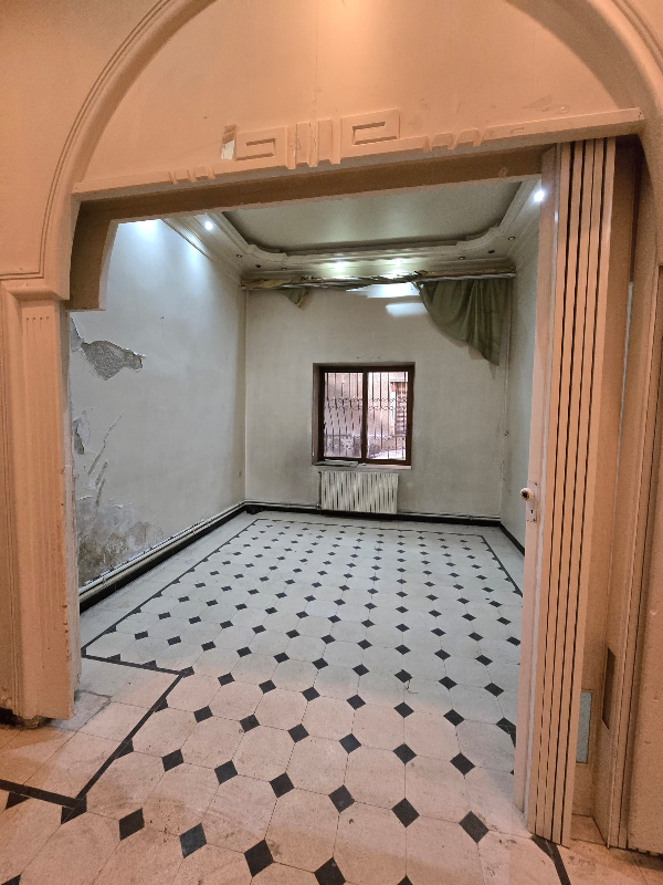بيت ارضي  بشارع بغداد ١٣٠م طابو فرصا ستثماري لعياداة او مكاتب