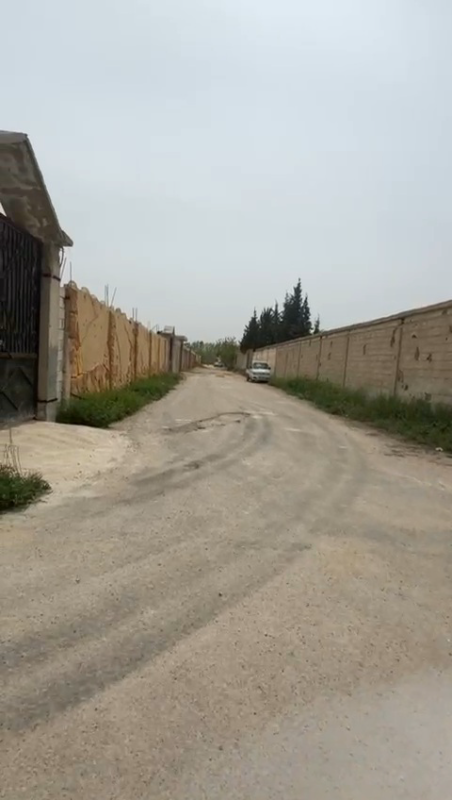 ارض للبيع ضمن مجمع فلل طابو علا 3شوارع مخدمة 3ونص سعر دنم٥٠الف