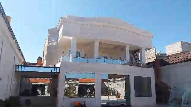 للبيع فيلا طريق المطار بعد مطعم قرطاج سكنية طابقين طابو مفروش