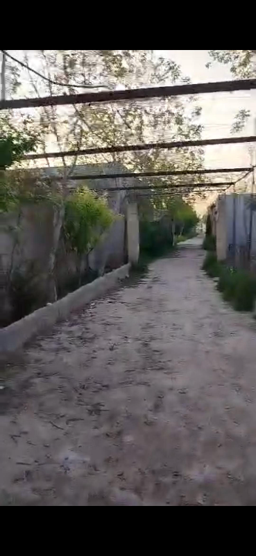 للبيع ارض بزبدن فيها عمار طابقين طابو ضمن مجمع مخدمة ١٦٠٠م