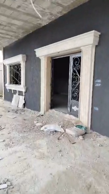للبيع ڤيلا اكتر من نص كسوا 1000م طابو طريق المطار ضمن مجمع