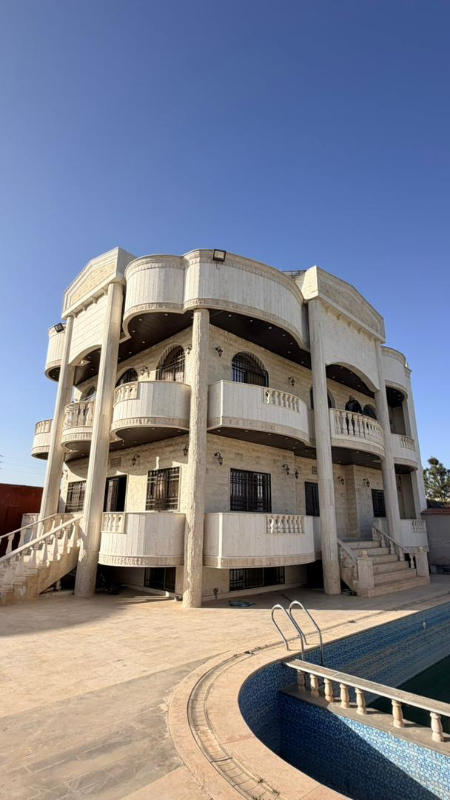 فيلا 3 طوابق للبيع في عرطوز البلد بسعر 277,000 دولار