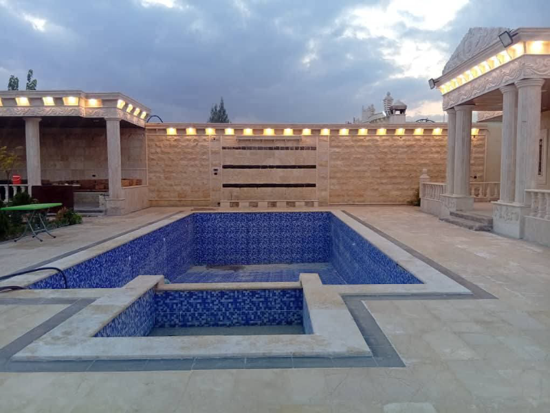 للبيع مزرعة الغوطة الشرقية زبدين على الطريق  تبعود عن السكن ٤٠٠ م