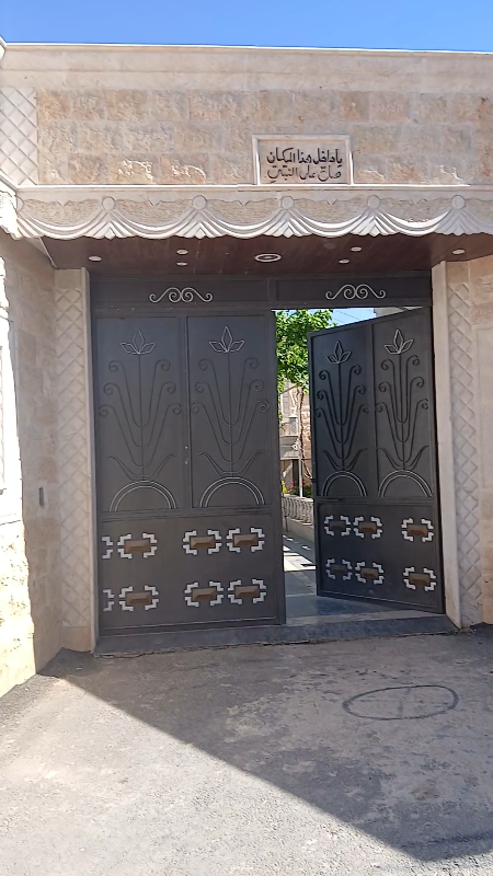 ڤيلا للبيع طريق لمطار حتيتا تركمان ضمن مجمع طابقين كسوا سبر ممتاز
