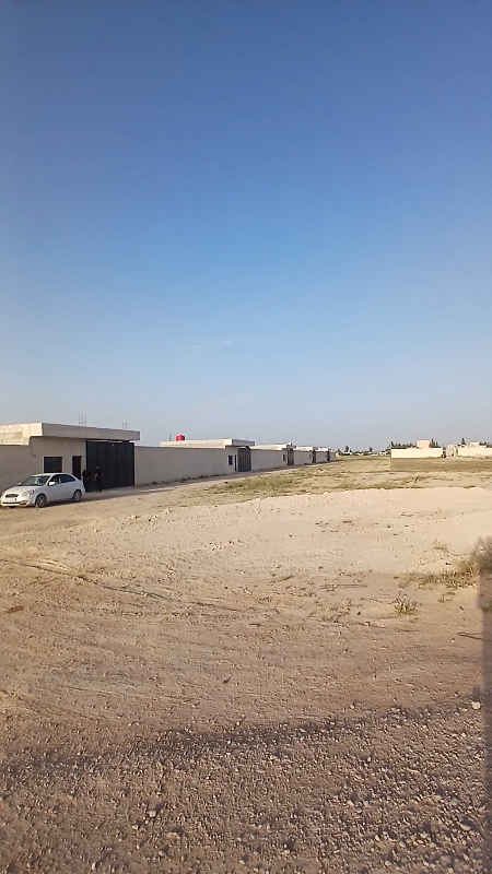 للبيع 5 اراضي جنب بعض كل ارض ١٠٠٠م معا بير ماء وبيت ناطور طريق المطار