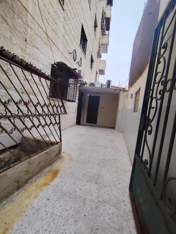 للبيع شقة بالعفيف أول سوق الجمعة خلف مدرسة البزم