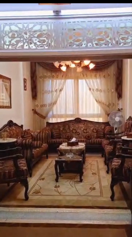 للبيع شقه في دمشق الفحامة شارع اليمن دخلة حلويات شاميه موقع مميز