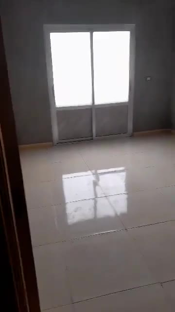 للليع شقة سكنية على طريق حماه حمص 2400 سهم