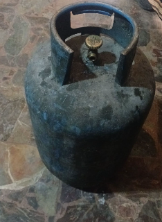 جرة غاز صناعية مستعملة للبيع بسعر 60$ في حمص