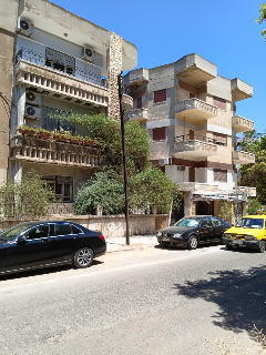 شقة واسعة للبيع في مركز حمص، 3 غرف وصالتين، قابل للتفاوض