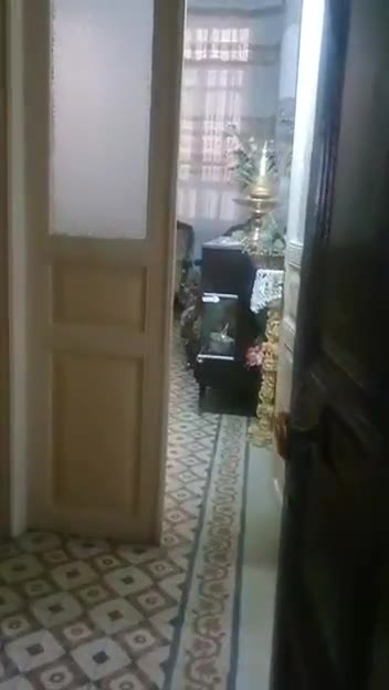 للبيع شقه في دمشق الطلياني قرب الكنيسة موقع مميز اكساء جيد
