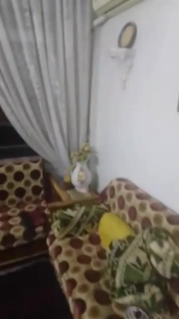 للبيع شقه في دمشق شارع بغداد قرب جامع السادات موقع مميز اكساء جيد