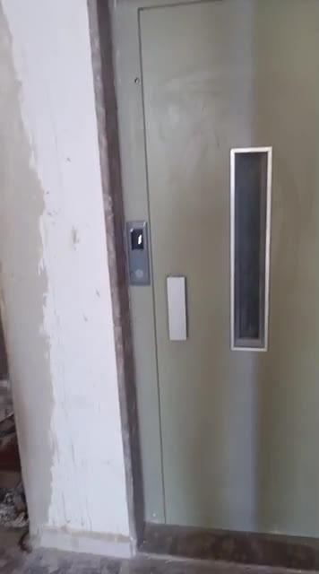 للبيع شقة نص اكساء في صحنايا
