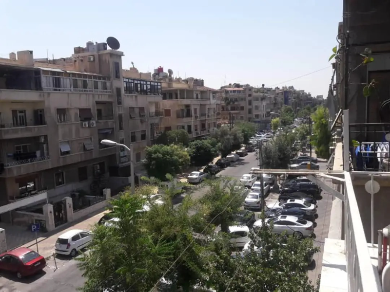 🏡 شقة للبيع – المزرعة (جنب شارع الملك العادل)