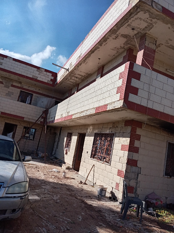 مزرعه من طابقين٥٠٠ شجرة زيتون وبايكتين مع طاقه شمسية ومع بير مياه