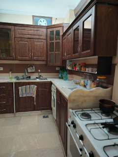 شقة سكنية بناء حديث طابق ٥ يوجد مصعد خلف مقهى السعيد بساتين الريحان