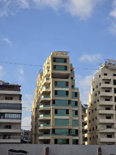 للبيع شقة على العضم ذات موقع مميز اللاذقية الزراعة شارع بنت شاويش