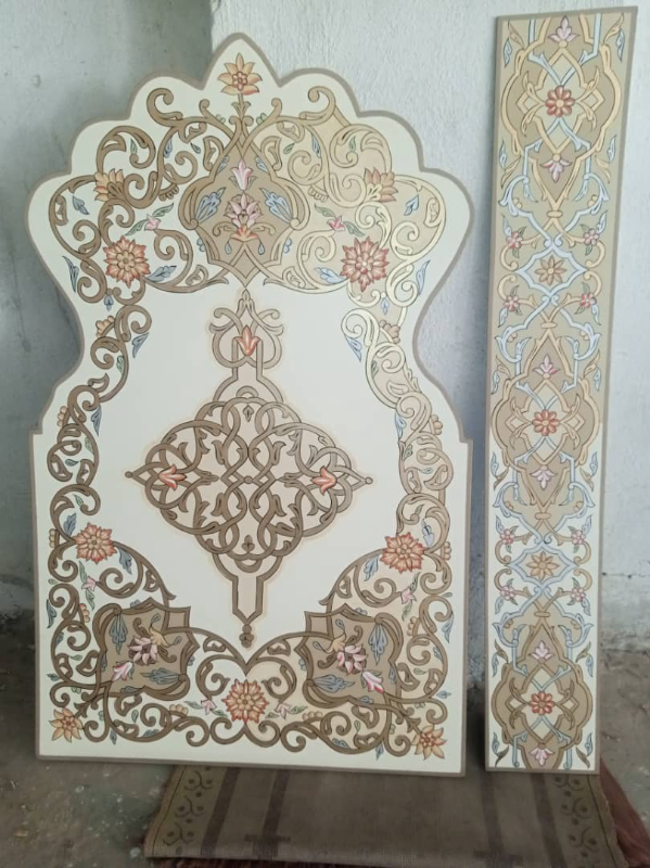 ديكور من الرسم النباتي  على الخشب