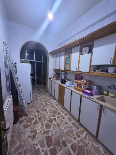 للإيجار شقة سكنية في منطقة الموكامبو أمام جامع الروضة