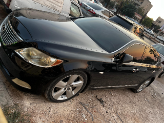 للبيع سيارا تويتا لكزس ls460l.