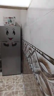 شقه للبيع ثلاثه غرف وموزع حي المواصلات القديمه طابو اخضر طابق اول