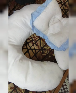 مخدة رضاعة مستعملة شهرين فقط اخت الجديدة