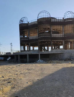مطعم سياحي للبيع 12000 م² بجانب مدينة الألعاب على طريق المطار