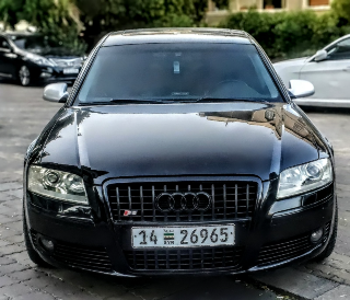أودي A8L s8 كواترو سنة الصنع 2008 خالية العلام بلكامل عداد 180 ألف