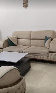 طقم كنب أنيق للبيع في المهاجرين بسعر مميز 600 دولار