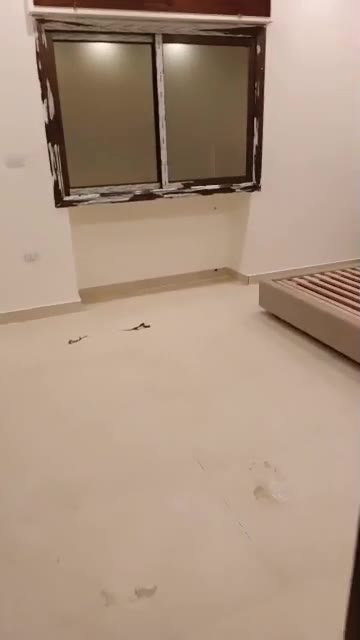 تخت تنجيد 200*180مع رفاص زان بلكامل تحت الرفاص في صندوق ثياب