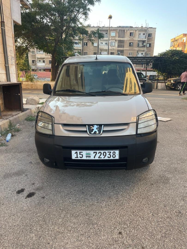 بيجو آر أو إيه 2009 سياحي للبيع في- $7200