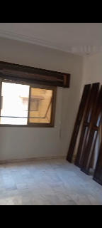 سبينة مواجه جامع العدنان طابق ثاني اتجاه جنوبي غربي ثلاثة غرف وصالون
