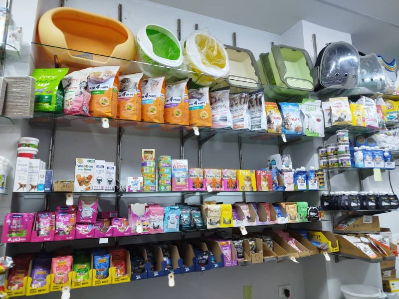 مستلزمات حيوانات في صحنايا - مركز Pet Village