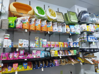 مستلزمات حيوانات في صحنايا - مركز Pet Village
