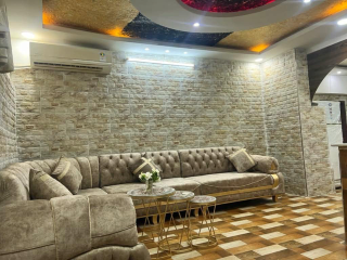 للأيجار شقة سكنية بمساكن برزة3غرف وصالون مفروشة كاملة