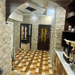 للأيجار شقة سكنية بمساكن برزة 3غرف وصالون مفروشة كاملة المواصفات
