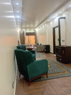 للبيع شقه عند قوس قدسبا بشارع بيروت
