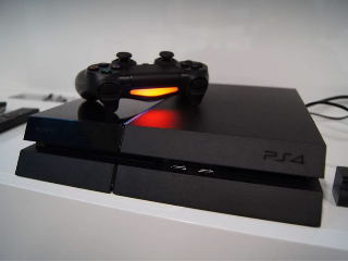 Ps4 Fat 500Gb
معدل اسرع تعديلة
معاه العاب 
كامل الملحقات 
قبضتين
خالي