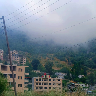 أرض سياحية في صلنفة مفرزة . عليها بناء