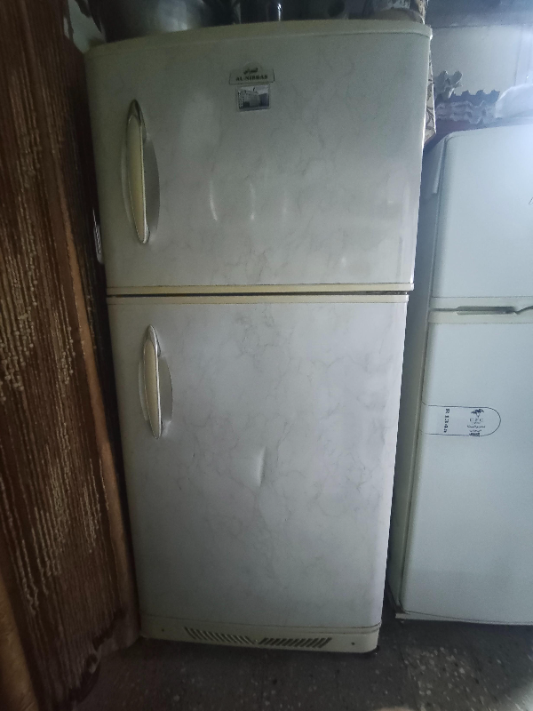 للبيع براد قياس كبير مستعمل بحالة جيدة جدا