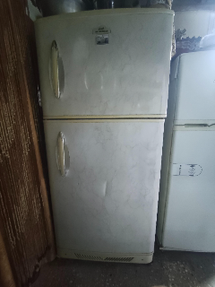 للبيع براد قياس كبير مستعمل بحالة جيدة جدا