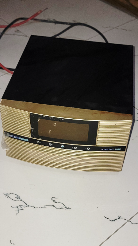 للبيع انفرتر 2200w 24v مستعمل نضيف