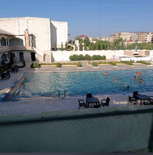 منتجع سياحي للبيع في صحنايا ريف دمشق - 7000 م²