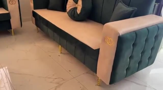 طقم جلوس جديد للبيع بسعر 650$ في صحنايا
